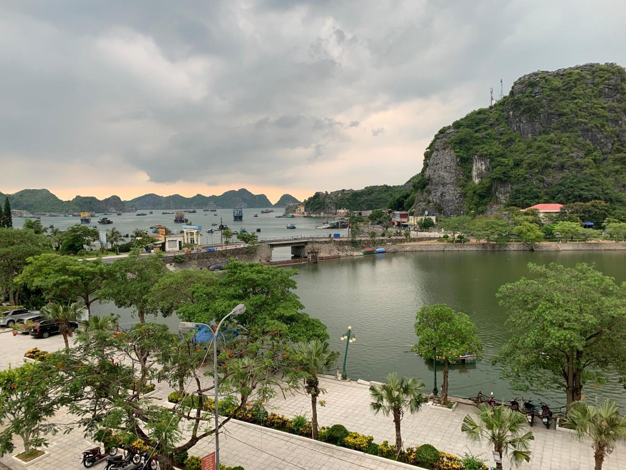 Cat Ba Rosalia Hotel Dong Khe Sau Exteriör bild